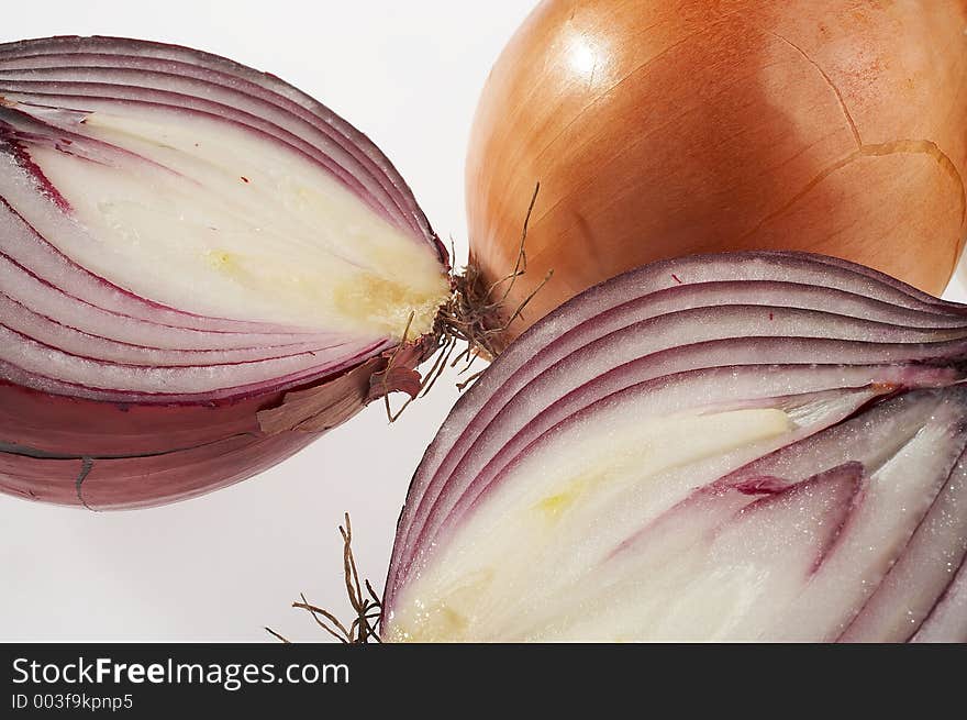 One complete onion and one devided onion on white background - eine ganze und eine geteilte Zwiebel auf weissem Hintergrund. One complete onion and one devided onion on white background - eine ganze und eine geteilte Zwiebel auf weissem Hintergrund