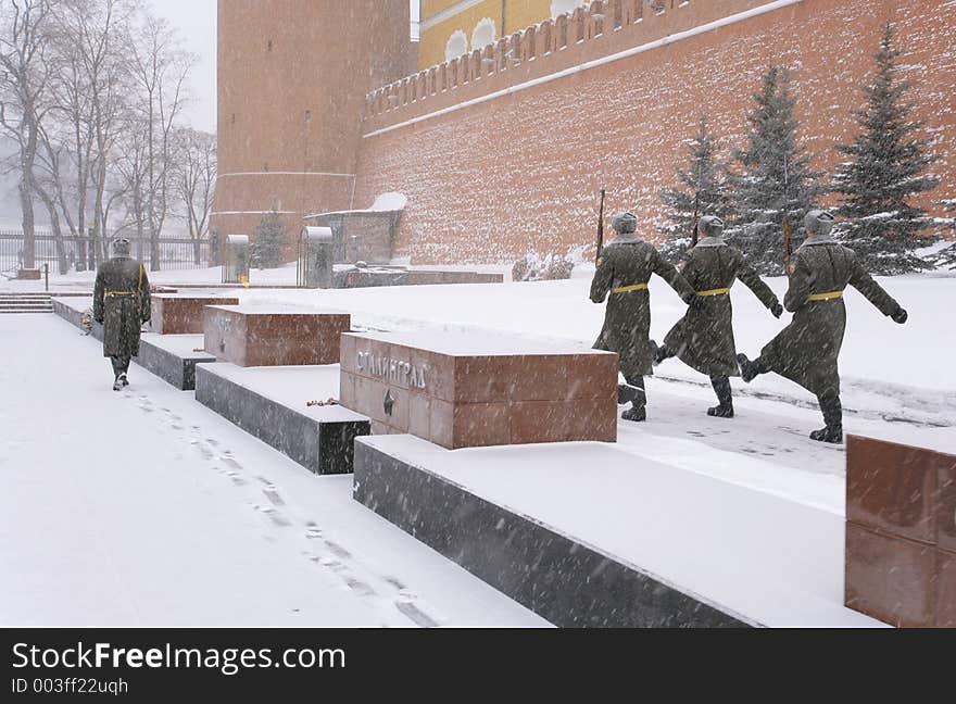 Guard of unknow soldier flame is changing in front of the Kremlin in Moscou. Guard of unknow soldier flame is changing in front of the Kremlin in Moscou.