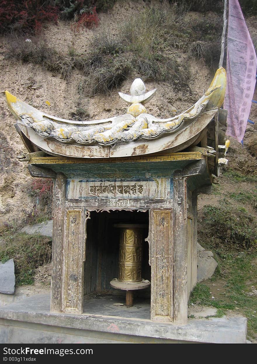 Roadside prayer wheel