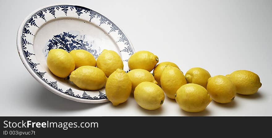 Lemons in the plate. Lemons in the plate