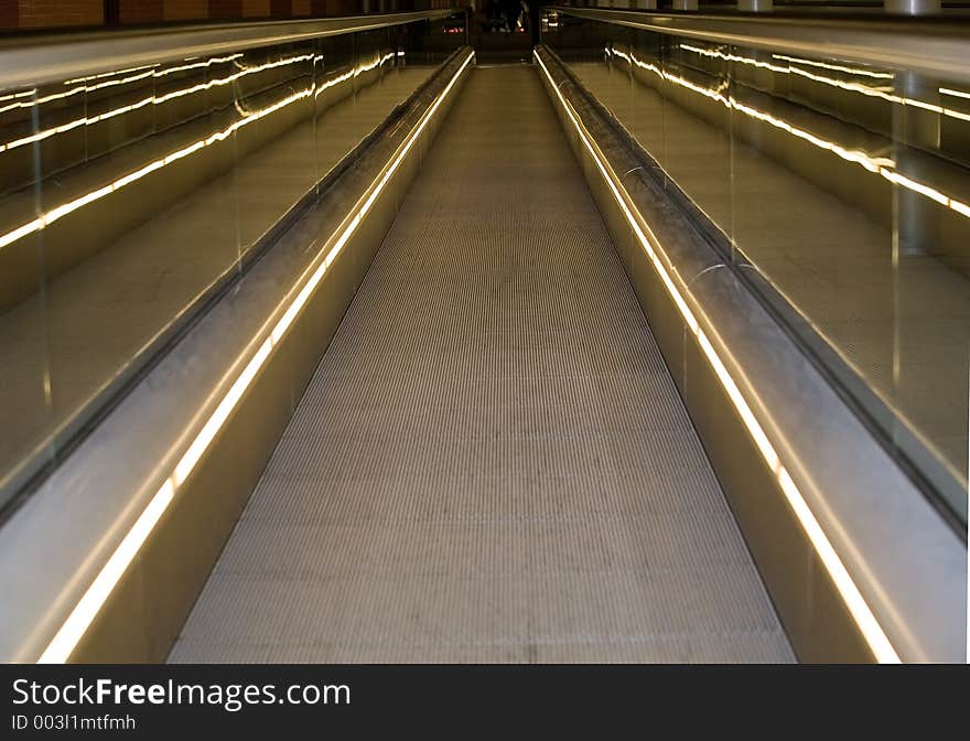 Moving sidewalk