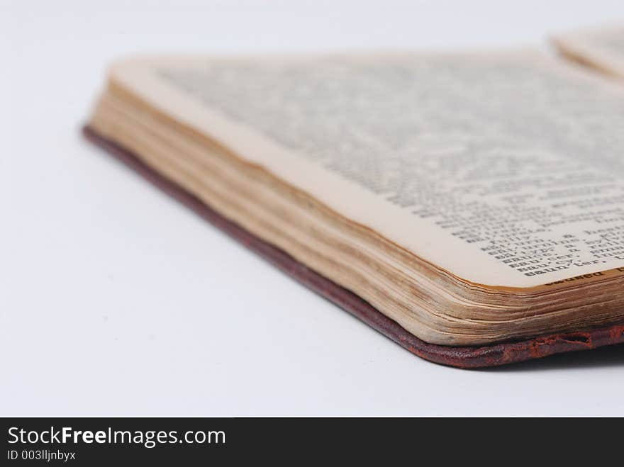 Old pocket dictionary from 1918. Leather bound. Check out the other shots of this book. Old pocket dictionary from 1918. Leather bound. Check out the other shots of this book.