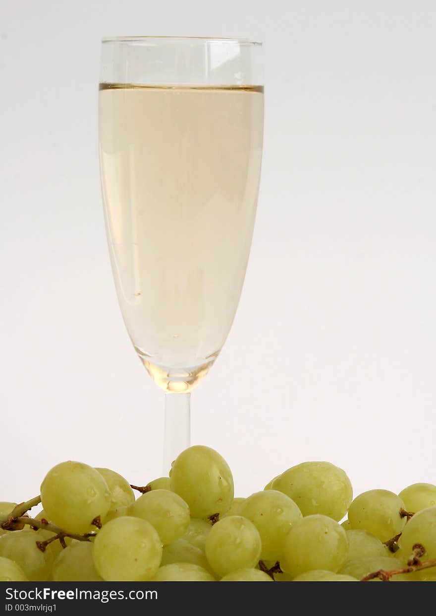 White wine and grapes