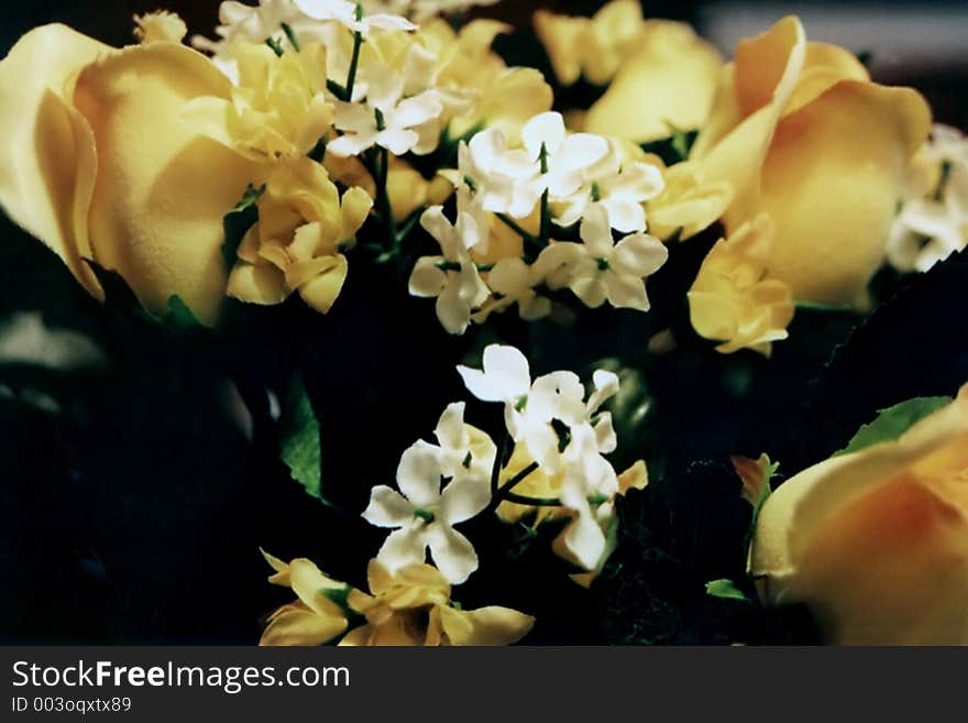 Bouquet of artificial yellow roses.