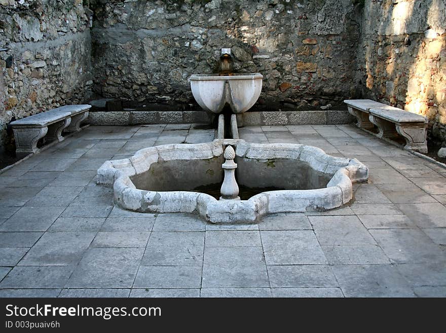 Rest place with a fountain in Lisbon Castle