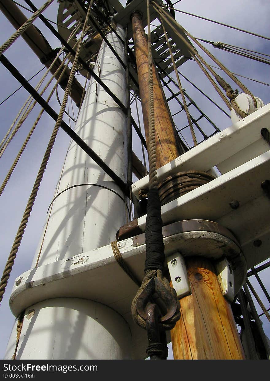 Wooden Mast & Rigging