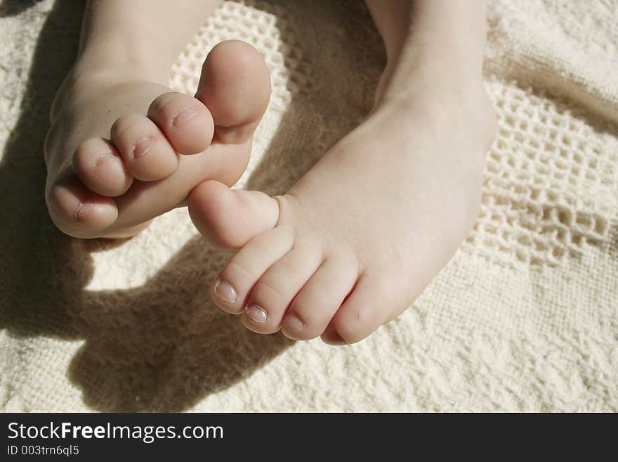 Toddlers cute toes