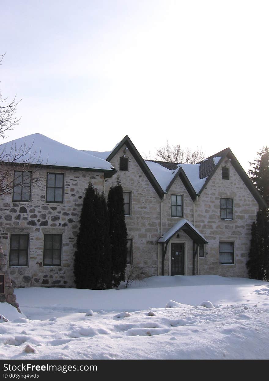 This image depicts an old stone mansion. This image depicts an old stone mansion.