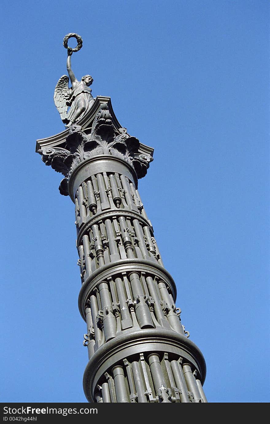 Column of cannon barrels. Camera Nikon F65, lens Nikkor 28-80G, film Kodak Elite 200, scanner Konica Minolta Scan Dual IV