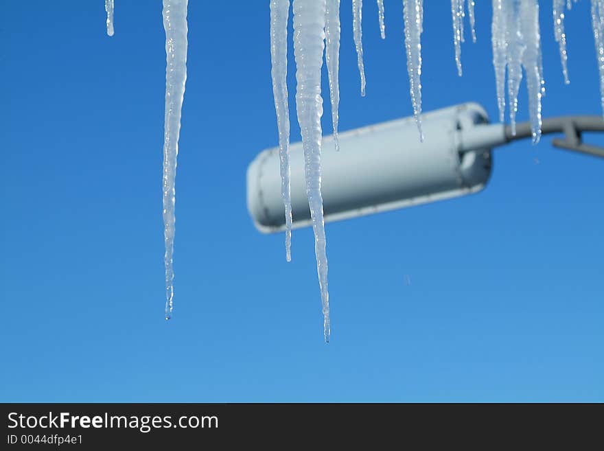 Circulation light with icicles