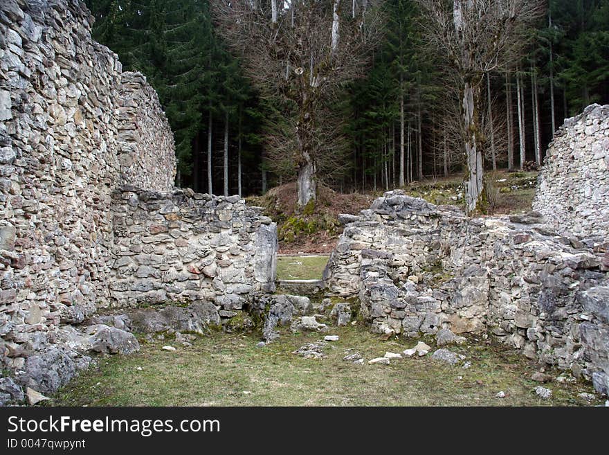 Valchvriere Ruins