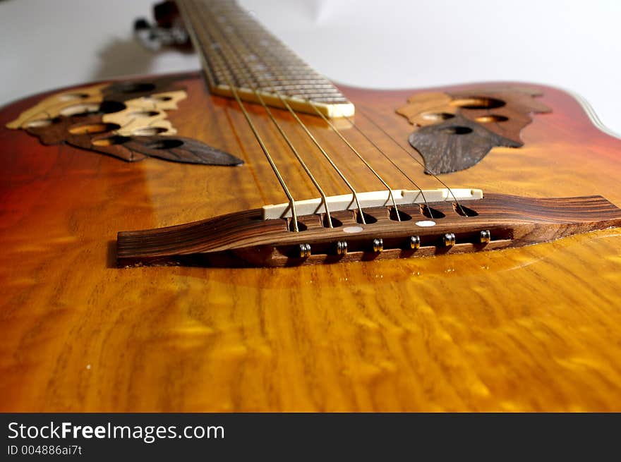 Close-up (brige side) of my own guitar with roundback in sunburst red, yellow, transparent (strong sound !!!). Close-up (brige side) of my own guitar with roundback in sunburst red, yellow, transparent (strong sound !!!)