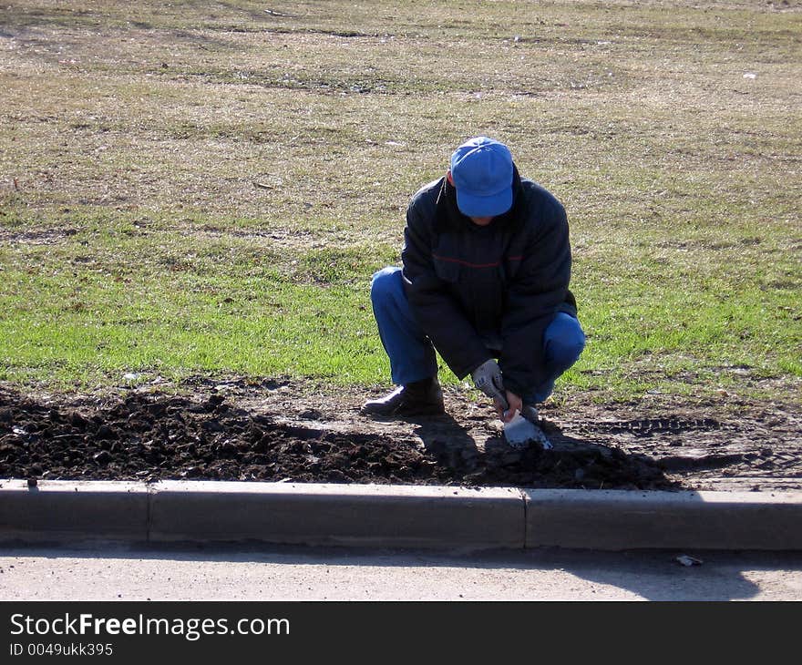 A man try to make flower-bed. A man try to make flower-bed