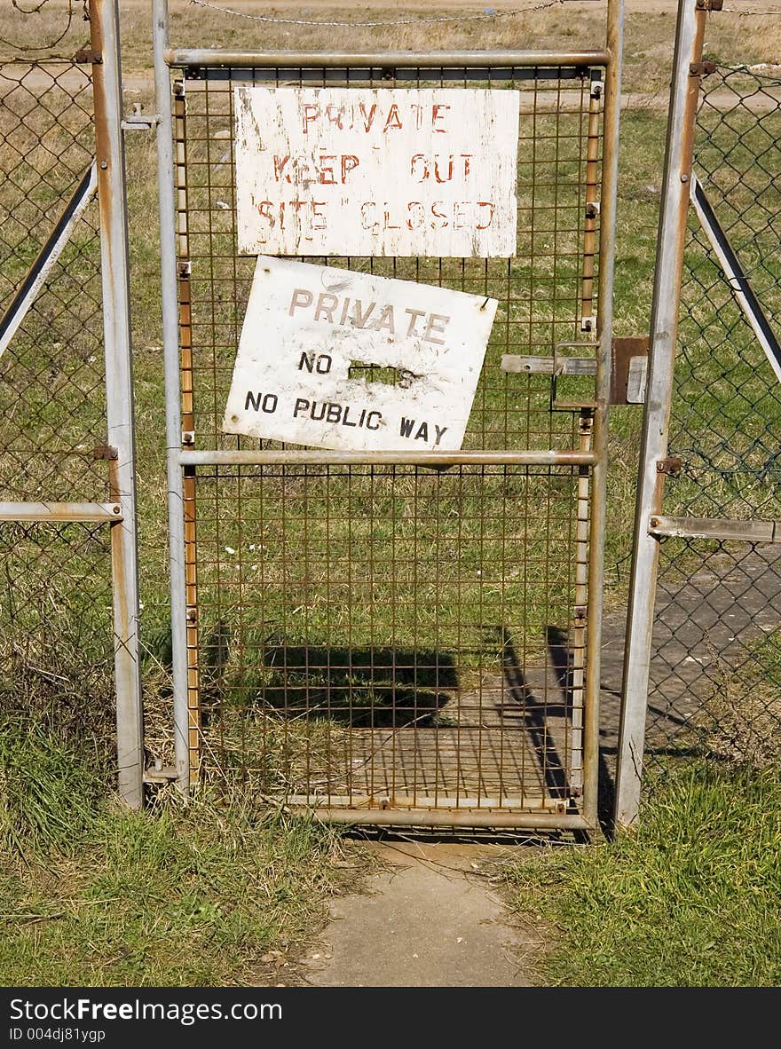 Private keep out sign on wire gate.