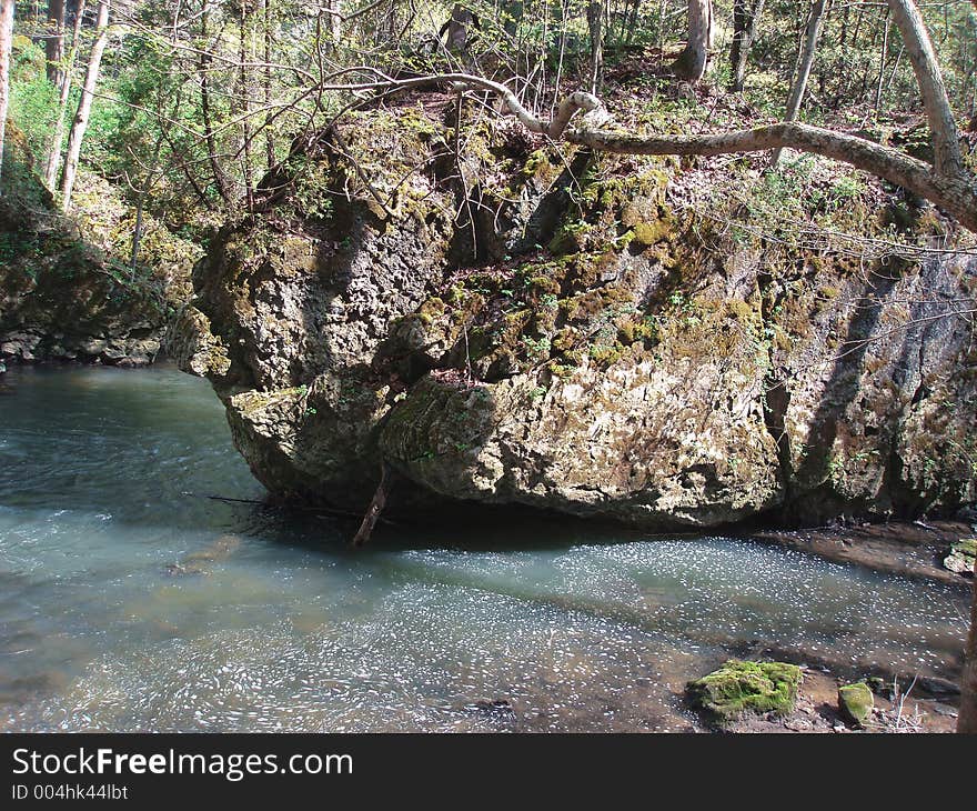 This is a rock formation in the middle of the river caused by glacier movements. This is a rock formation in the middle of the river caused by glacier movements