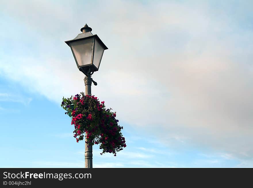 Street lamp flowery