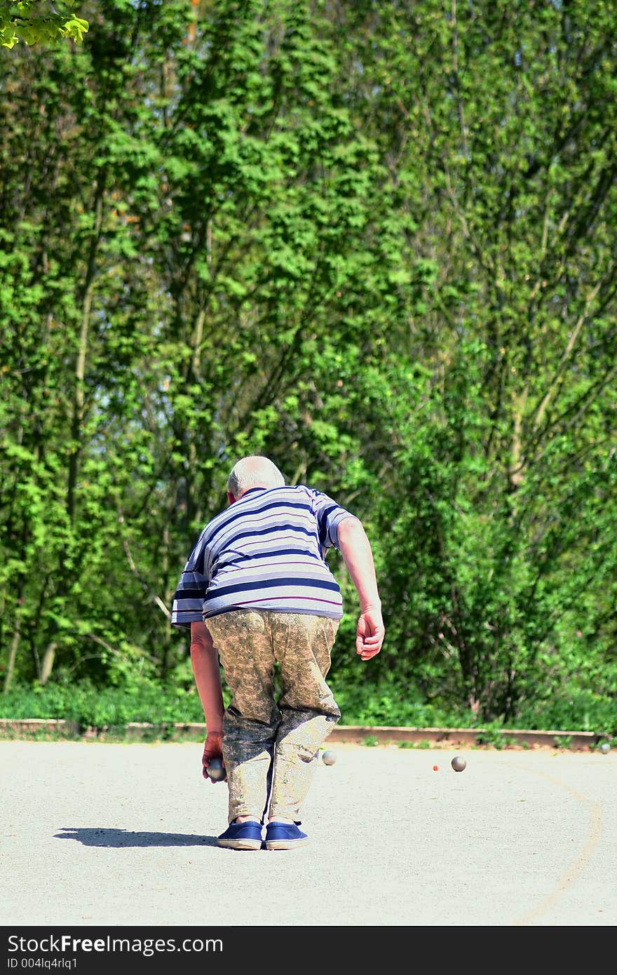 Old man plays of balls, french game. Old man plays of balls, french game.