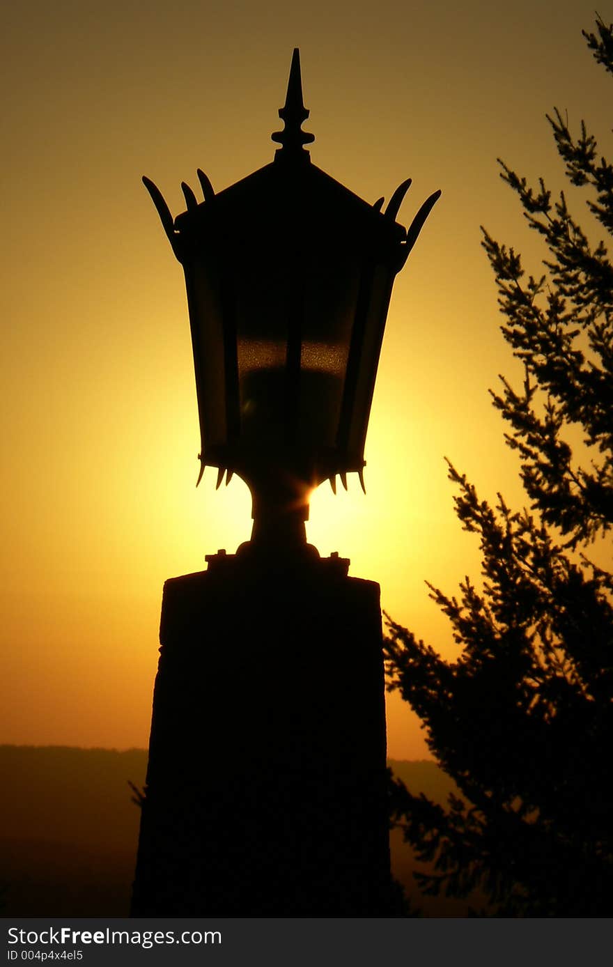 Zoom on an old style light, Rocky Butte, Portland, OR. Zoom on an old style light, Rocky Butte, Portland, OR.