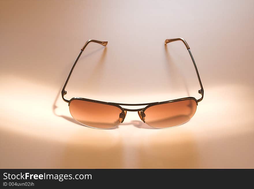 Light painting technique of sunglasses