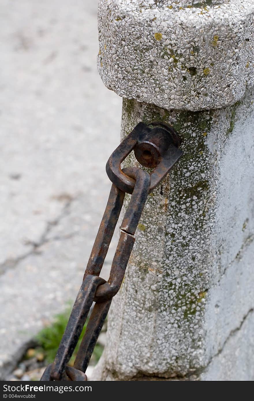 Gate with chain