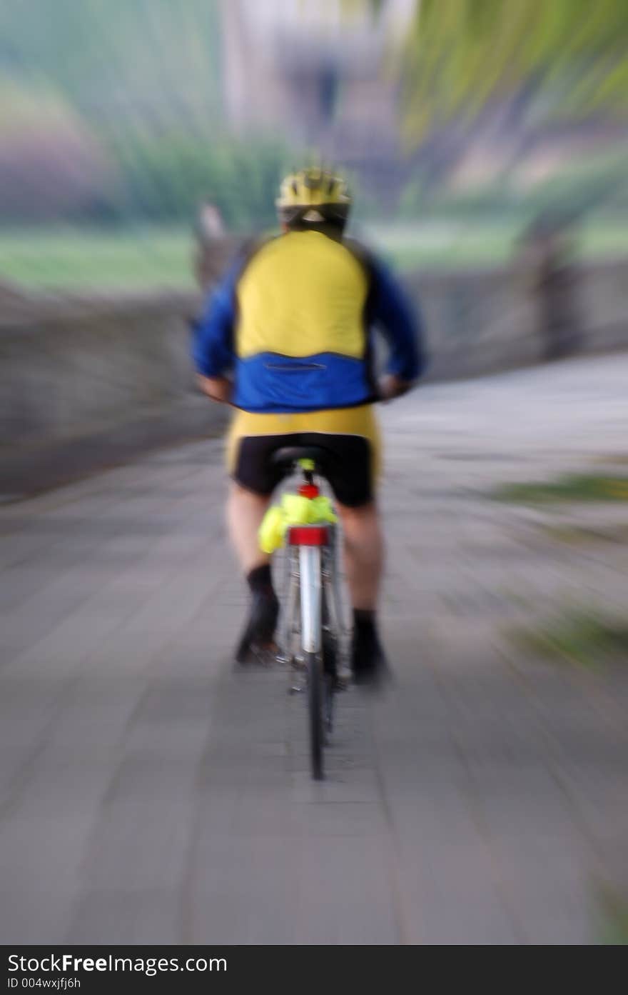 Cyclist with zoom effect