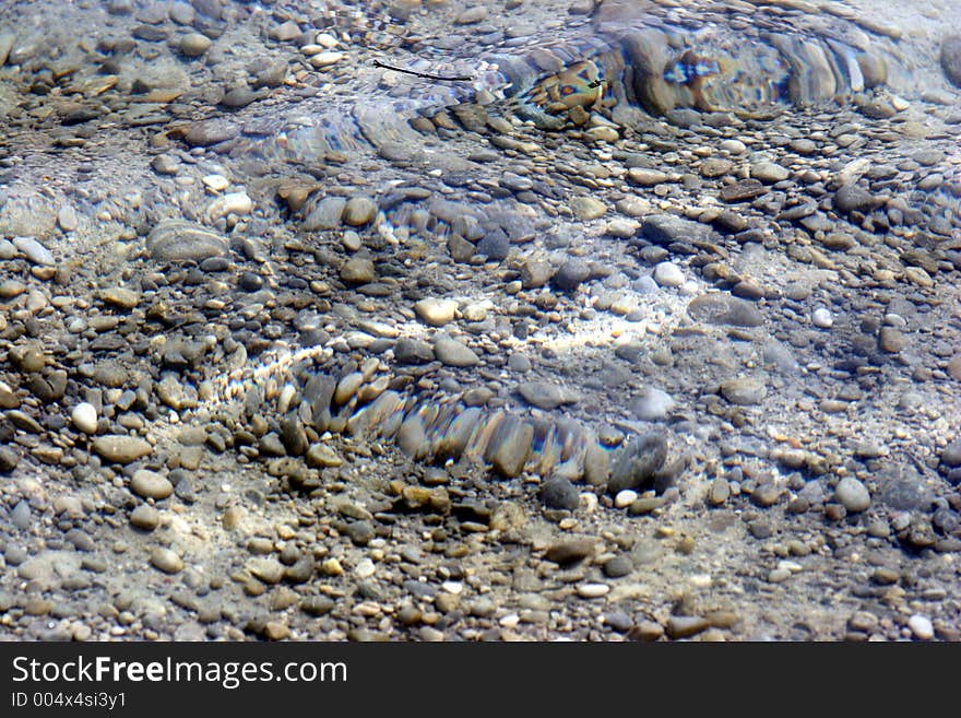 pubbles under water in the lake