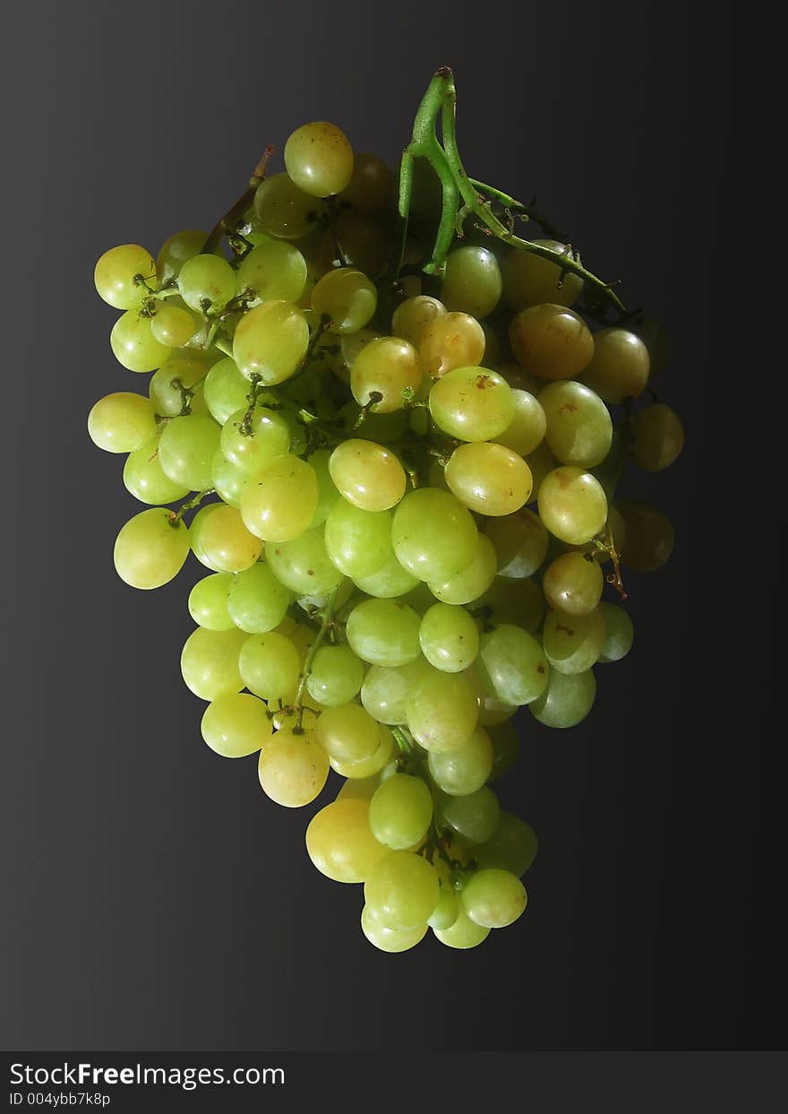 Green grapes with clipping path