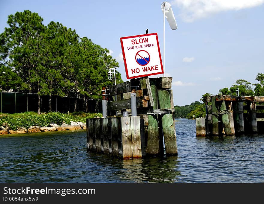 Photo of a No Wake Sign in a Channel