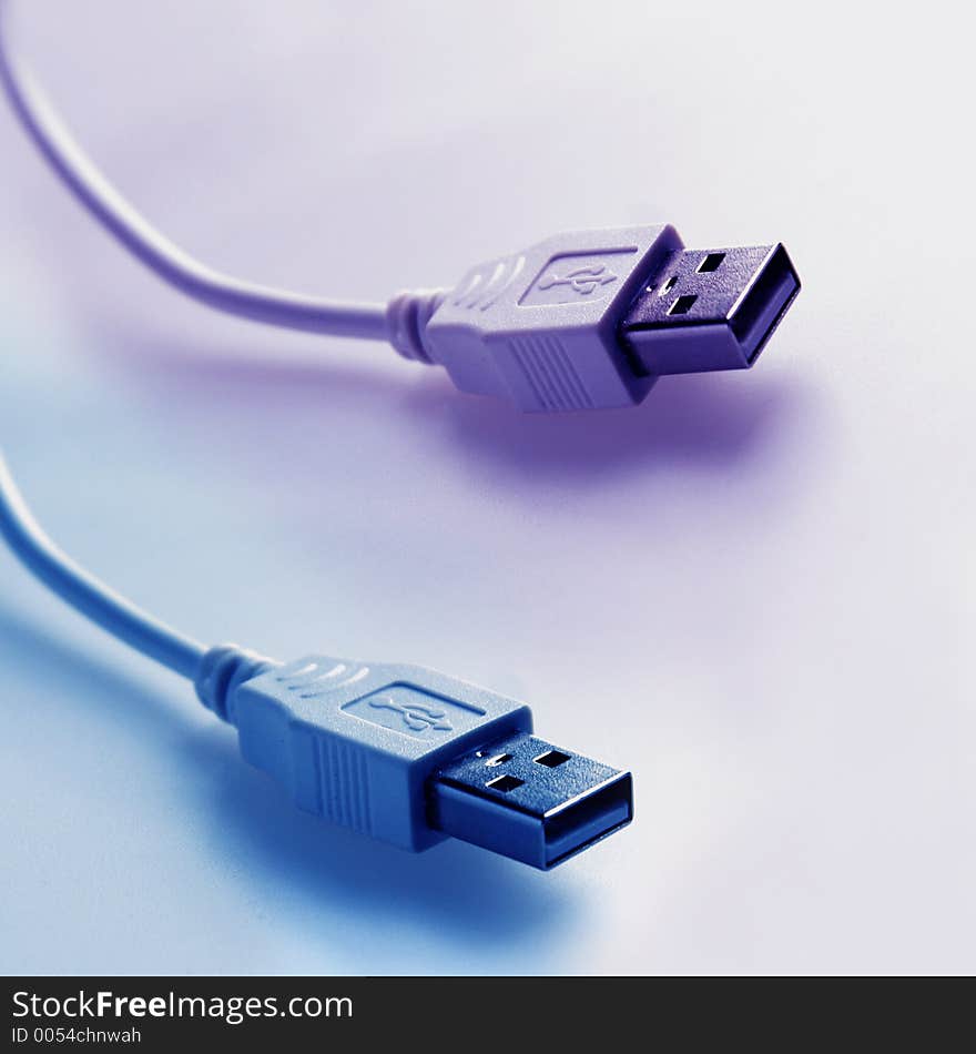 Picture of two usb plugs