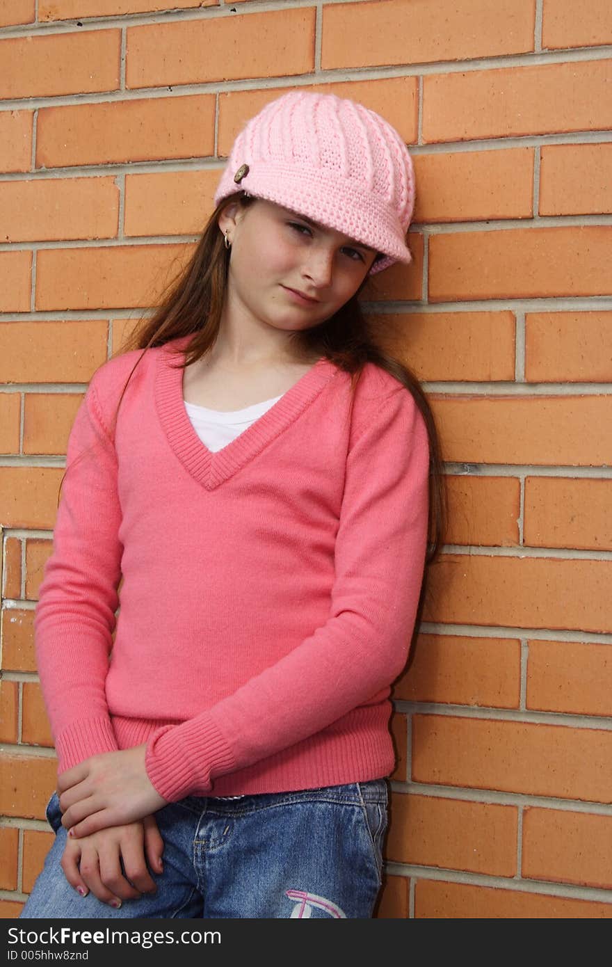 Girl wearing beanie leaning against wall