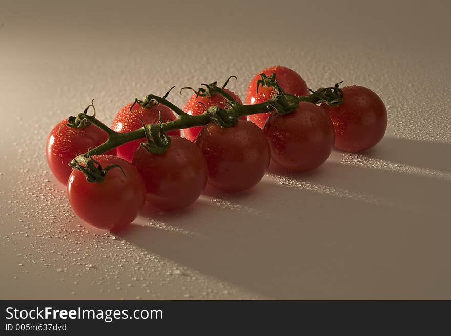 Cherry tomatoes with drops