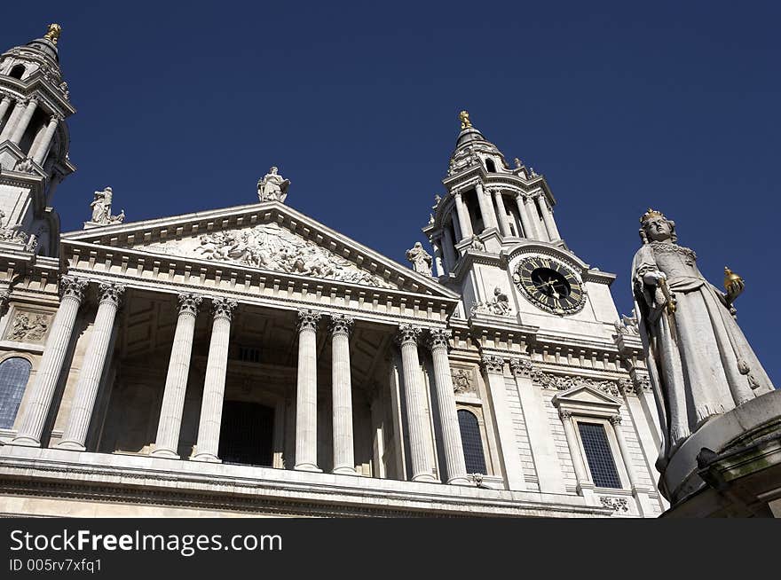 West front entrance to st pauls cathedral