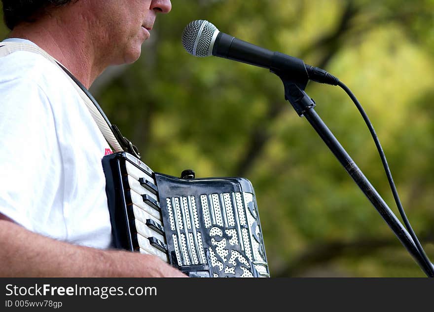 Man singing and playing a accordion
