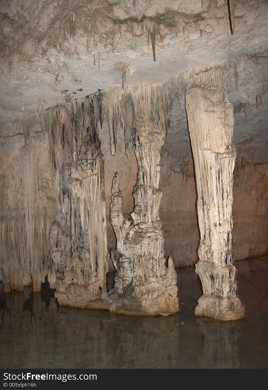 Nettuno cave