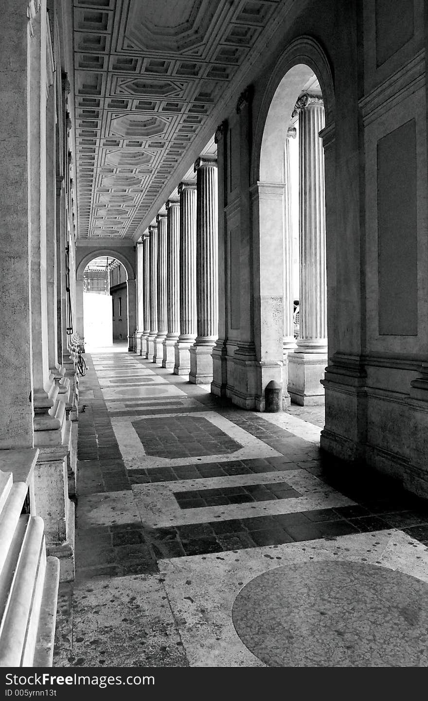 Arches in Piazza Colonna