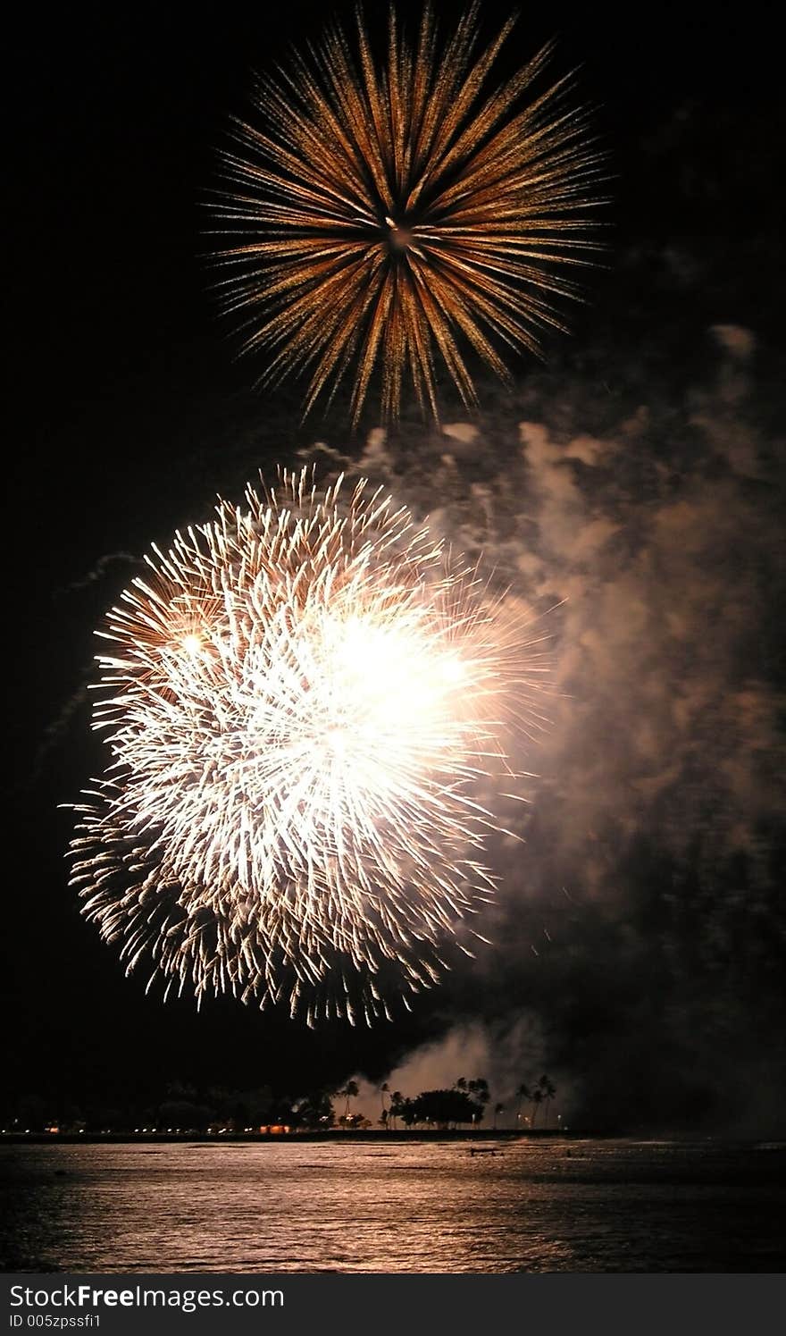 4rth of July fireworks over the ocean