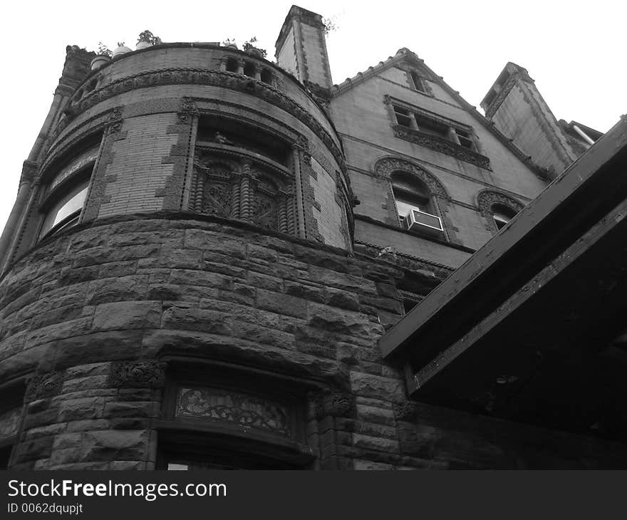 Historic brooklyn building in gray