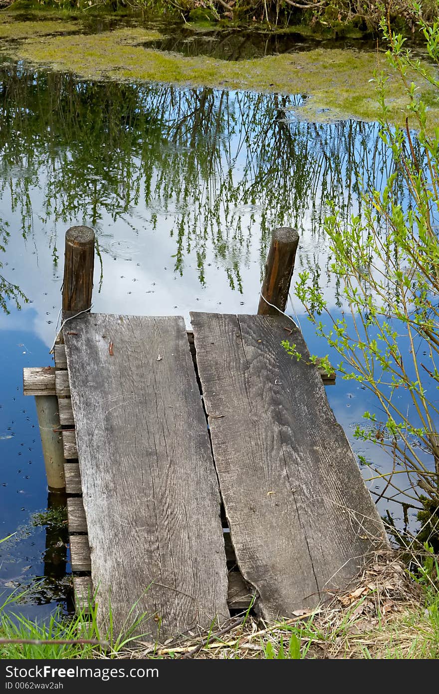 Cosy nook at a spring pond