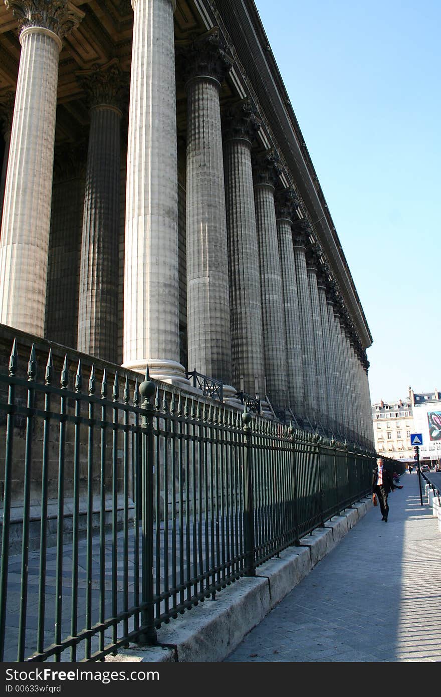 Paris la madeleine street