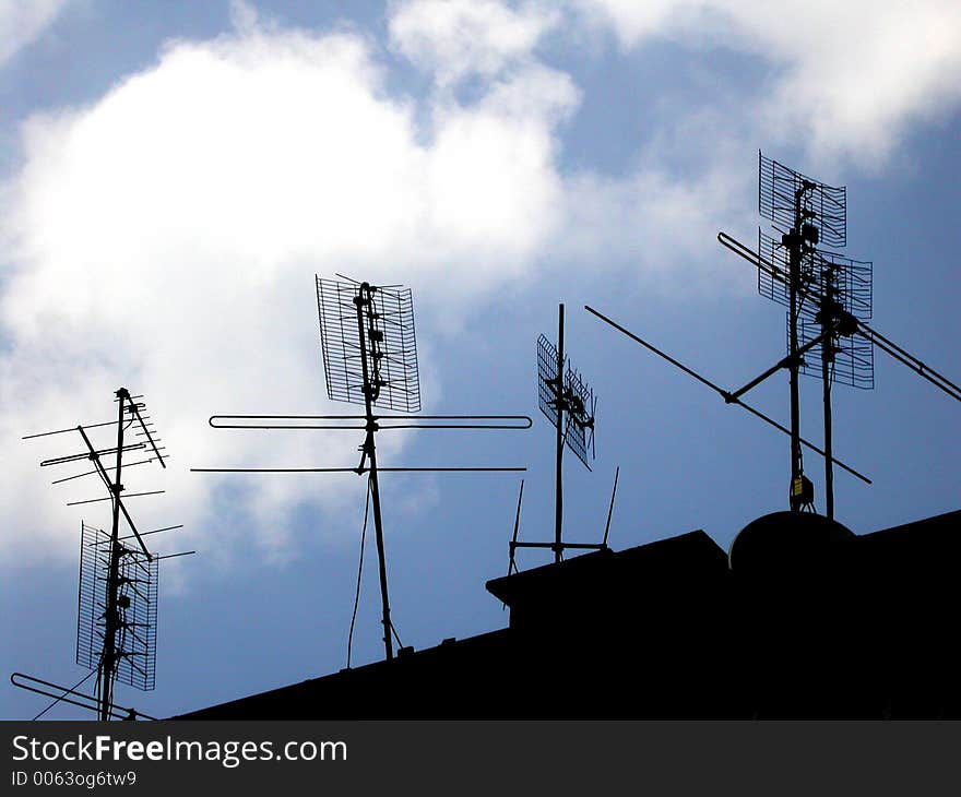 Four transmitting antennas on the roof