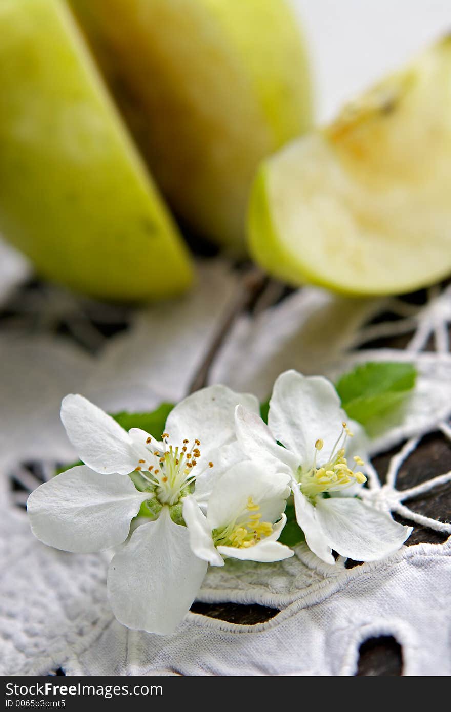 The green apple is very vitamin-rich, especially if itself grow up crop. The green apple is very vitamin-rich, especially if itself grow up crop