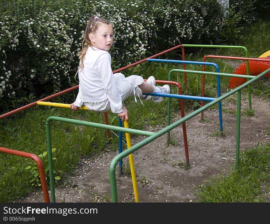 Child on round-robins1