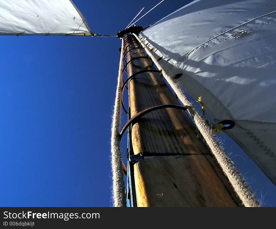 Mast and rigging on a sailing dinghy