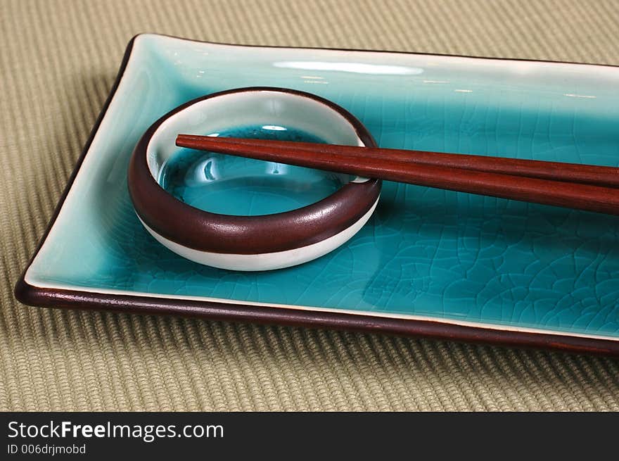 Plate, dipping bowl, with chop sticks