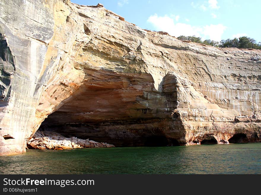 PICTURED ROCKS ON SUPERIOR LAKE