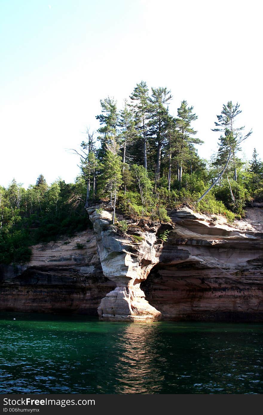 PICTURED ROCKS ON SUPERIOR LAKE