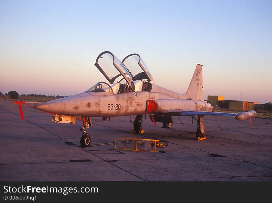 the spanish aircraft f5 parking