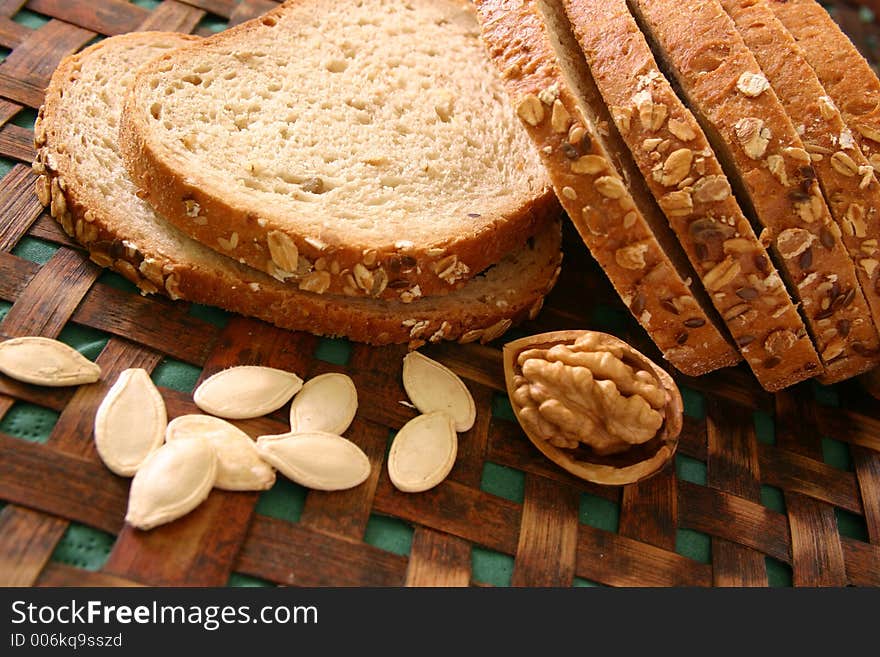 Cut loaf of white bread, Still live