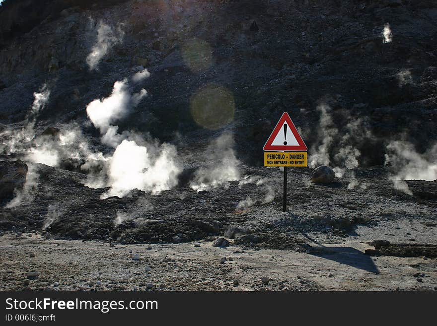 Pozzuoli volcano : sulfuric fumes, danger. Pozzuoli volcano : sulfuric fumes, danger.