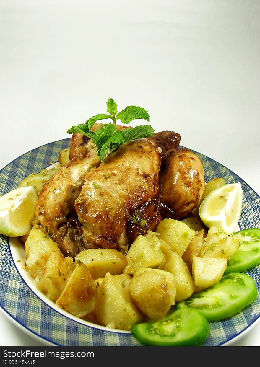 Roast chicken whit potatoes and salad